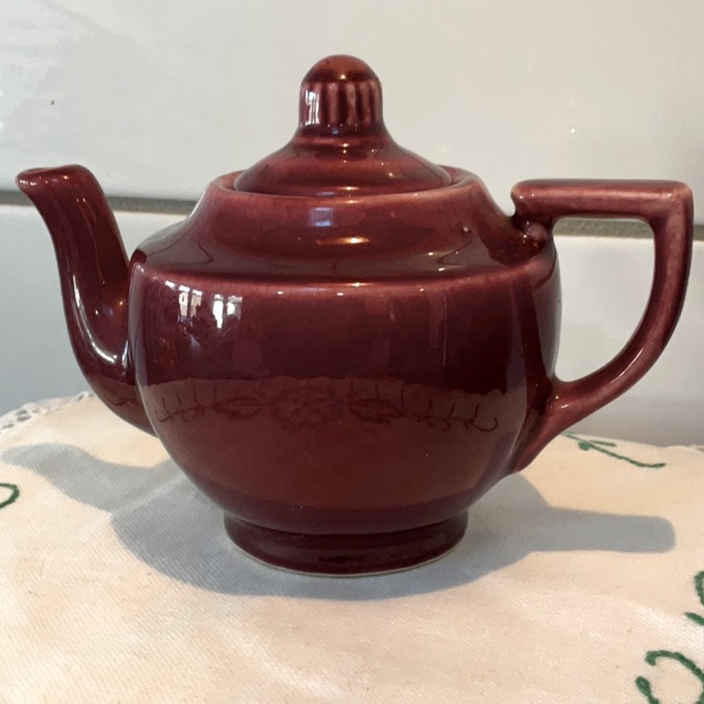 Classic Ceramic Teapot in Deep Burgundy